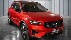 2025 Volvo XC40 B5 Plus Dark Theme