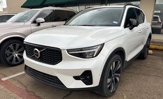 2024 Volvo XC40 B5 Plus Dark Theme