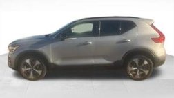 2023 Volvo XC40 B5 Plus Dark Theme
