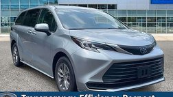 2022 Toyota Sienna LE 8-Passenger