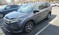 2019 Honda Pilot Touring w/Rear Captain's Chairs
