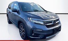 2021 Honda Pilot Touring w/Rear Captain's Chairs