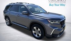2023 Honda Pilot EX-L w/Rear Captain's Chairs