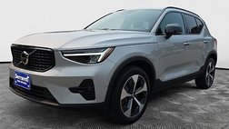 2023 Volvo XC40 B5 Plus Dark Theme