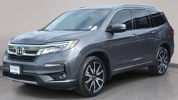 2022 Honda Pilot Touring w/Rear Captain's Chairs