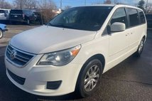 2012 Volkswagen Routan SE