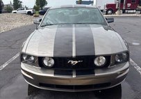 2005 Ford Mustang GT Deluxe