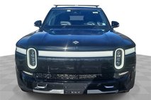 2024 Rivian R1S Adventure