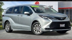 2022 Toyota Sienna LE 8-Passenger
