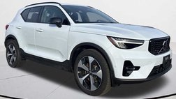 2025 Volvo XC40 B5 Plus Dark Theme