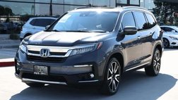 2022 Honda Pilot Touring w/Rear Captain's Chairs