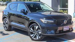 2025 Volvo XC40 B5 Plus Dark Theme