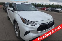 2023 Toyota Highlander Hybrid Platinum