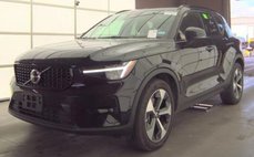 2025 Volvo XC40 B5 Plus Dark Theme