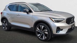 2023 Volvo XC40 B5 Ultimate Dark Theme