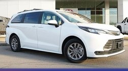 2025 Toyota Sienna LE 8-Passenger
