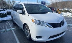 2014 Toyota Sienna LE 7-Passenger Auto Access Seat
