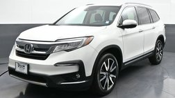 2022 Honda Pilot Touring w/Rear Captain's Chairs