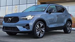 2023 Volvo XC40 B5 Ultimate Dark Theme