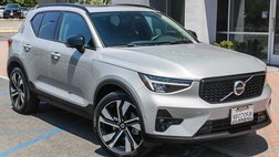 2025 Volvo XC40 B5 Plus Dark Theme
