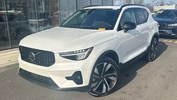 2025 Volvo XC40 B5 Plus Dark Theme