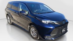 2024 Toyota Sienna LE 8-Passenger