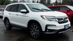 2022 Honda Pilot Touring w/Rear Captain's Chairs