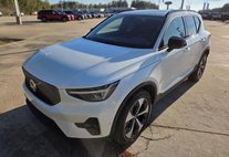 2025 Volvo XC40 B5 Plus Dark Theme