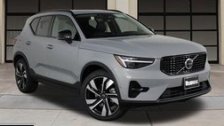 2025 Volvo XC40 B5 Plus Dark Theme