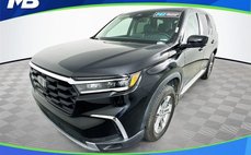2023 Honda Pilot EX-L w/Rear Captain's Chairs