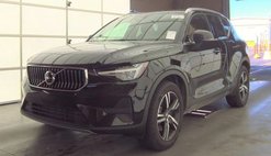 2025 Volvo XC40 B5 Core Bright Theme