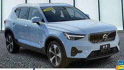 2025 Volvo XC40 B5 Plus Bright Theme