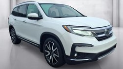 2022 Honda Pilot Touring w/Rear Captain's Chairs