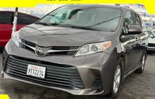 2018 Toyota Sienna LE