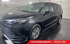 2024 Toyota Sienna LE 8-Passenger
