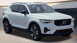 2024 Volvo XC40 B5 Plus Dark Theme