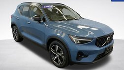 2023 Volvo XC40 B5 Plus Dark Theme
