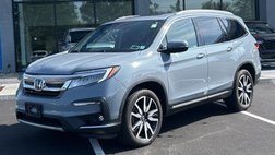 2022 Honda Pilot Touring w/Rear Captain's Chairs
