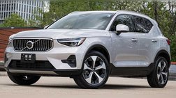 2025 Volvo XC40 B5 Plus Bright Theme