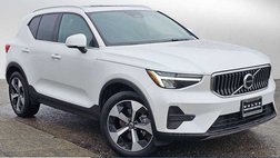 2025 Volvo XC40 B5 Core Bright Theme