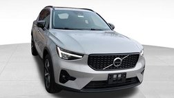 2024 Volvo XC40 B5 Plus Dark Theme