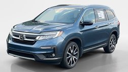 2022 Honda Pilot Touring w/Rear Captain's Chairs