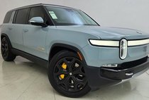2024 Rivian R1S Adventure