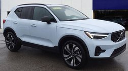2025 Volvo XC40 B5 Plus Dark Theme
