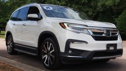 2022 Honda Pilot Touring w/Rear Captain's Chairs