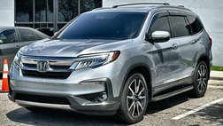 2020 Honda Pilot Touring w/Rear Captain's Chairs