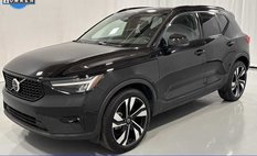 2025 Volvo XC40 B5 Plus Dark Theme