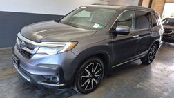 2019 Honda Pilot Touring w/Rear Captain's Chairs