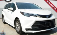 2024 Toyota Sienna LE 8-Passenger