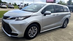 2022 Toyota Sienna LE 8-Passenger
